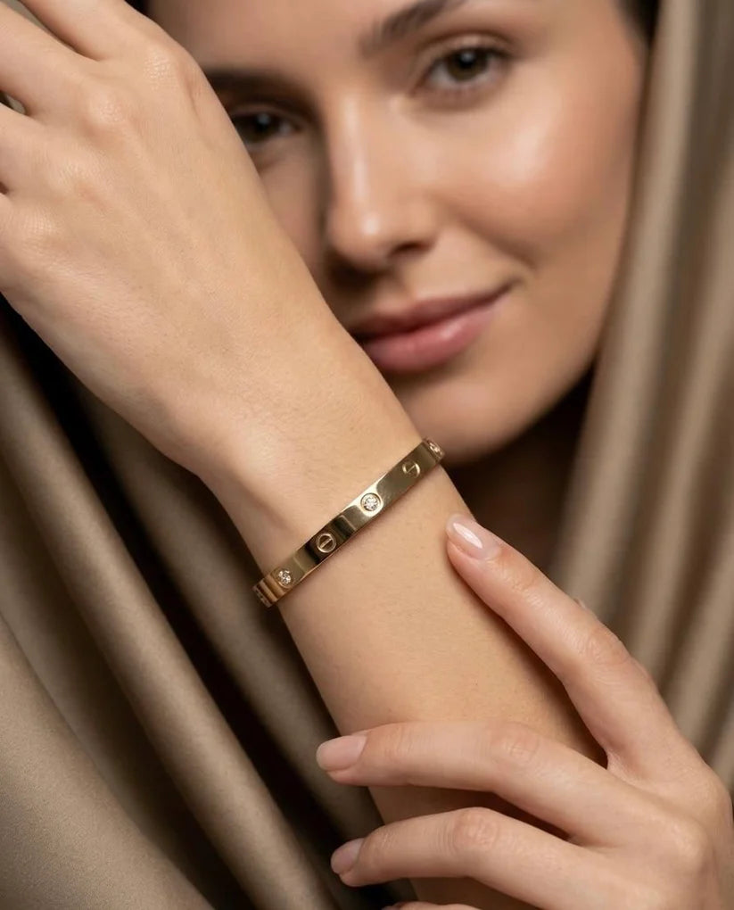 luxury hand cuff