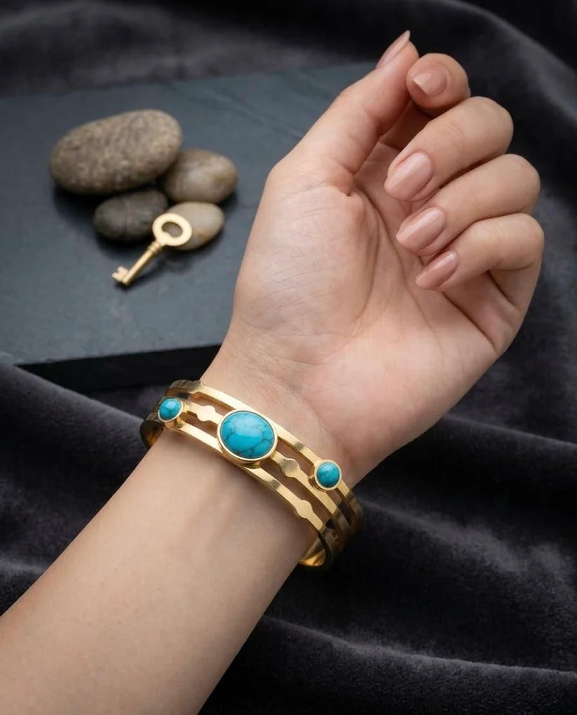 Turquoise Majesty Handculf