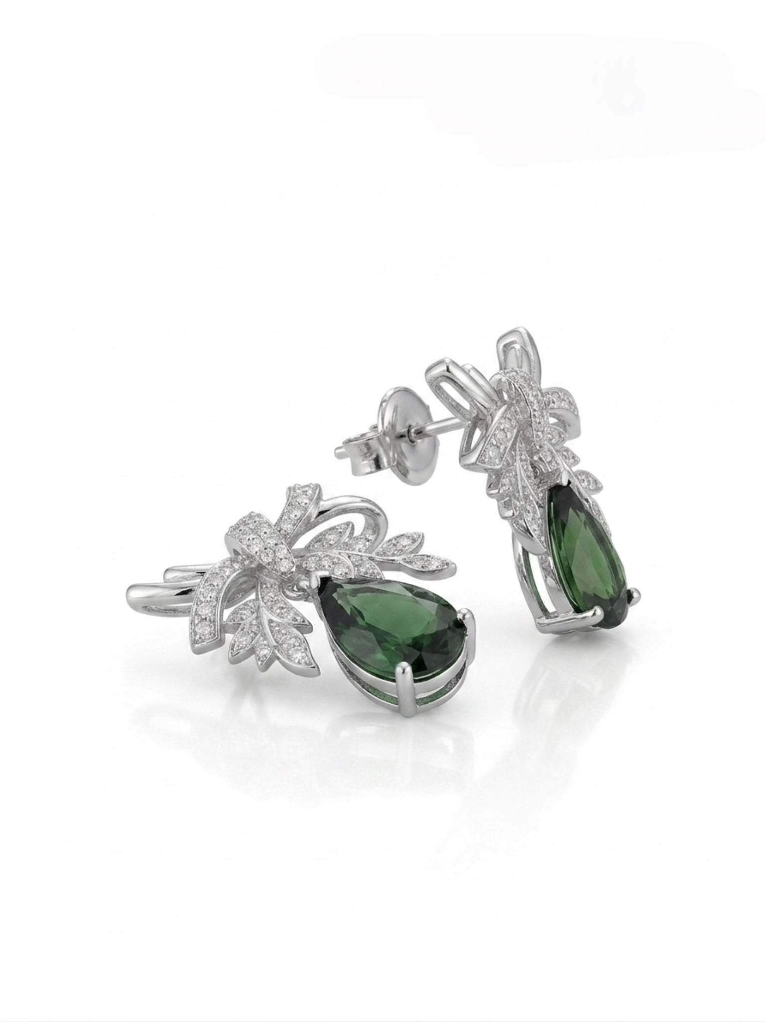 Emerald Green Teardrop Earings.