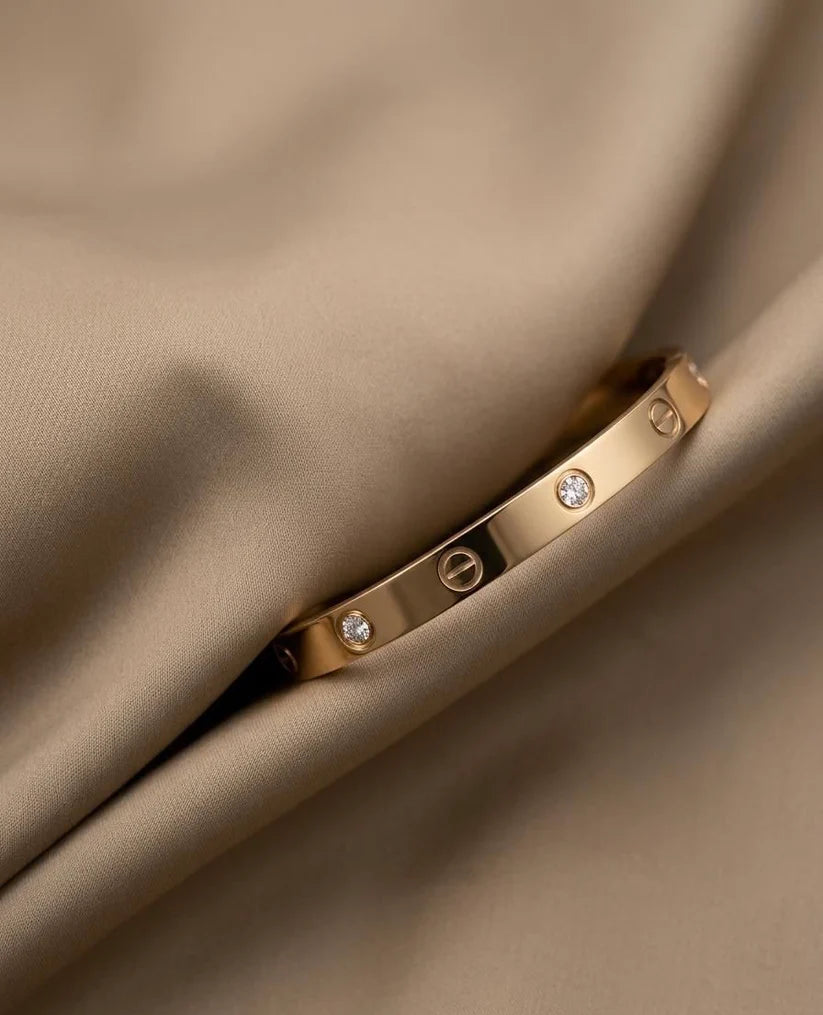 luxury hand cuff